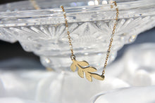 Cargar imagen en el visor de la galería, Collar Olive Pearl
