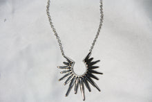 Cargar imagen en el visor de la galería, Collar &quot;Solar Burst&quot;
