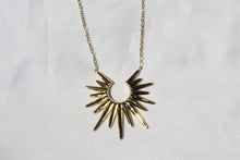 Cargar imagen en el visor de la galería, Collar &quot;Solar Burst&quot;

