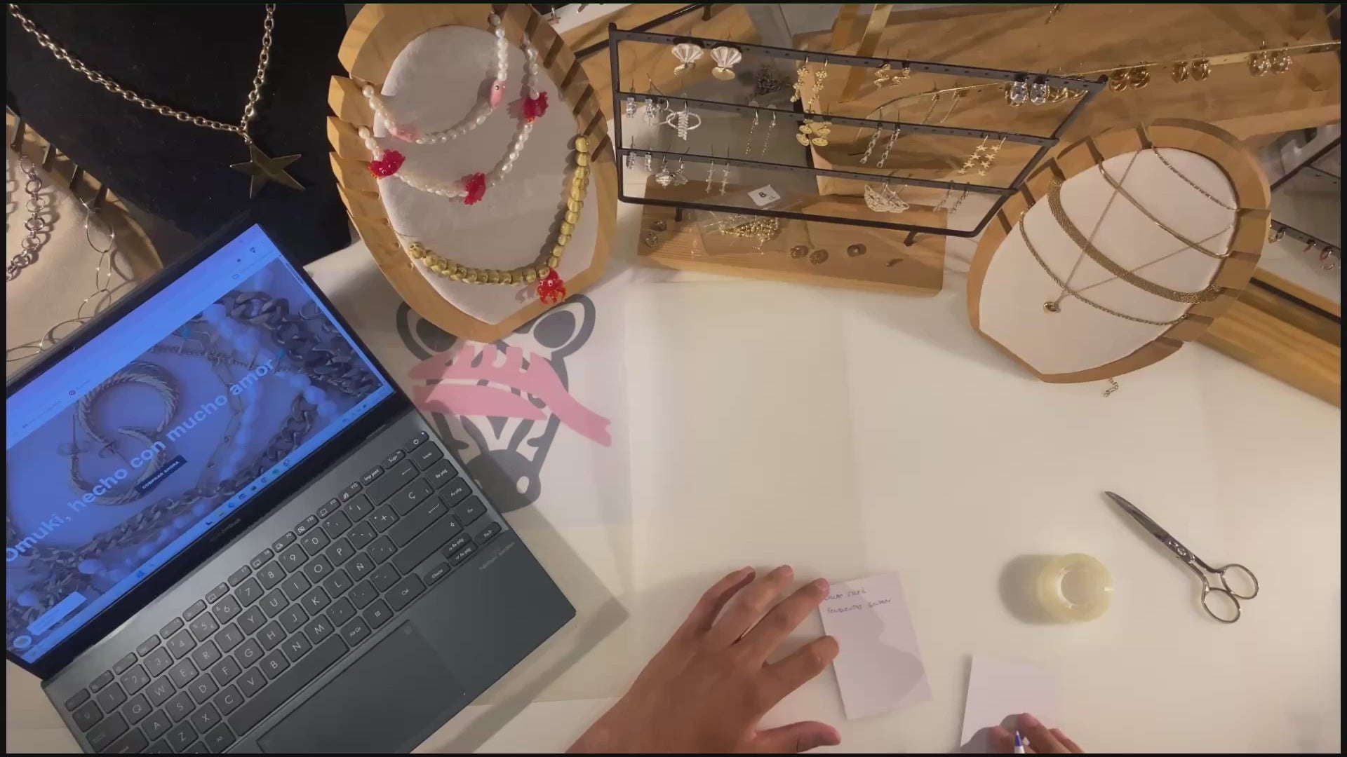 Cargar video: Video preparando pedidos